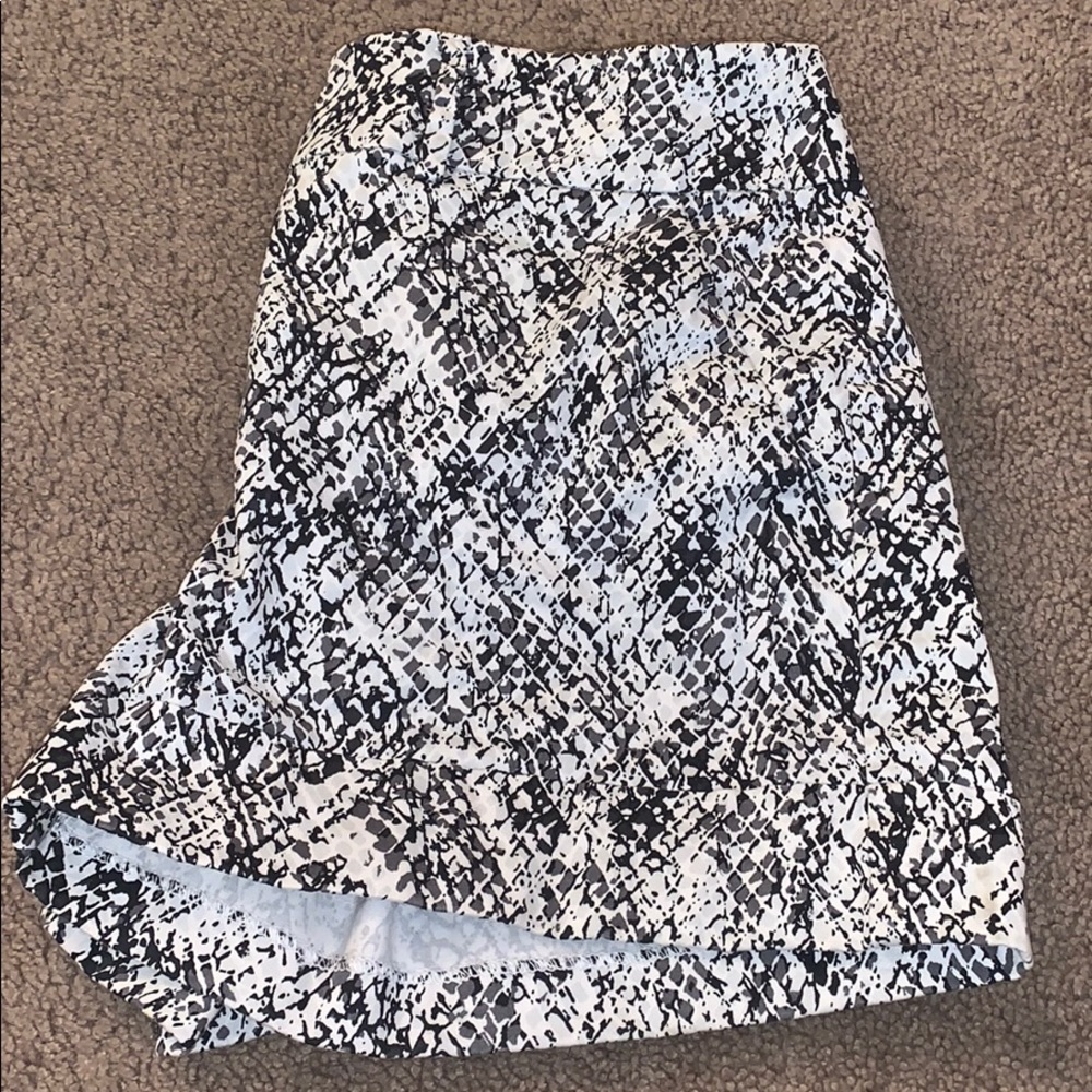 Patterned Shorts - Picture 4 of 4